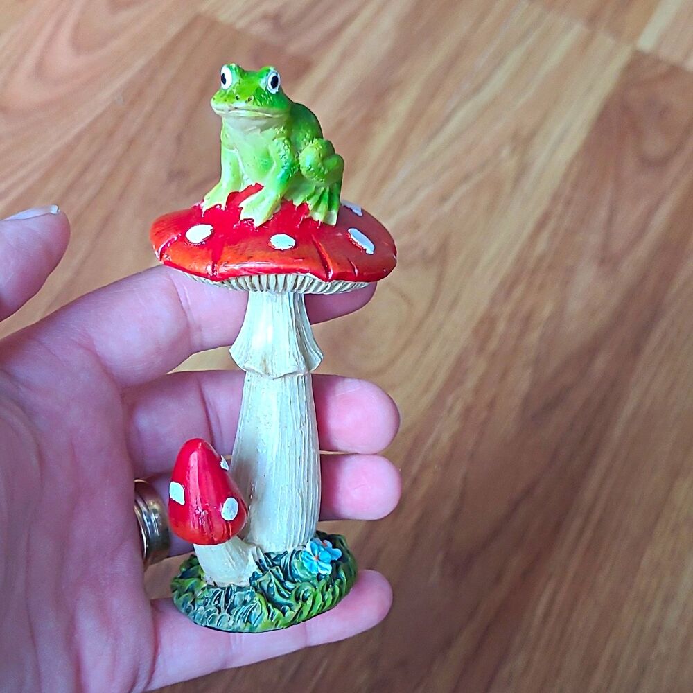 Green Frog on Red Spotted Mushroom Resin Figurine Statue Collectible Decor